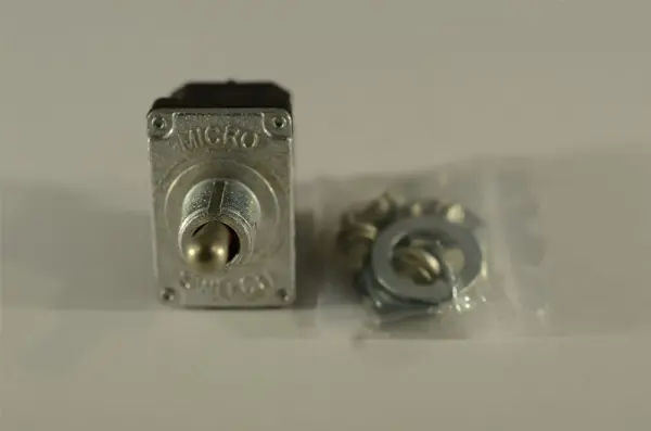 Toggle switch, OFF-ON, DPST