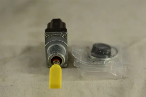 Toggle switch, (ON)-OFF, SPST