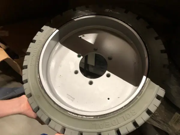 Non-marking wheel